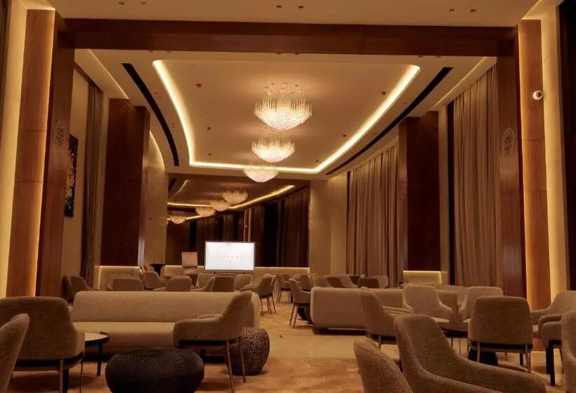 Hotelli The World Surat