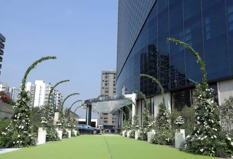 Hotelli The World Surat