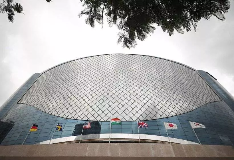 Hotelli The World Surat