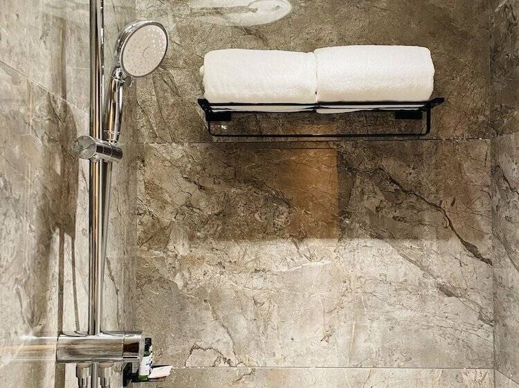 Hotel The World Surat