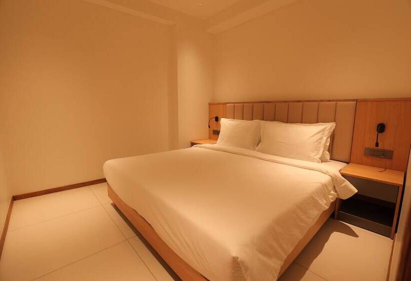 Hotel The World Surat