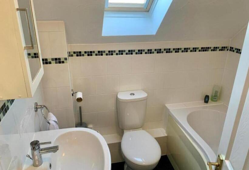 פנסיון Eagle Way Apartment