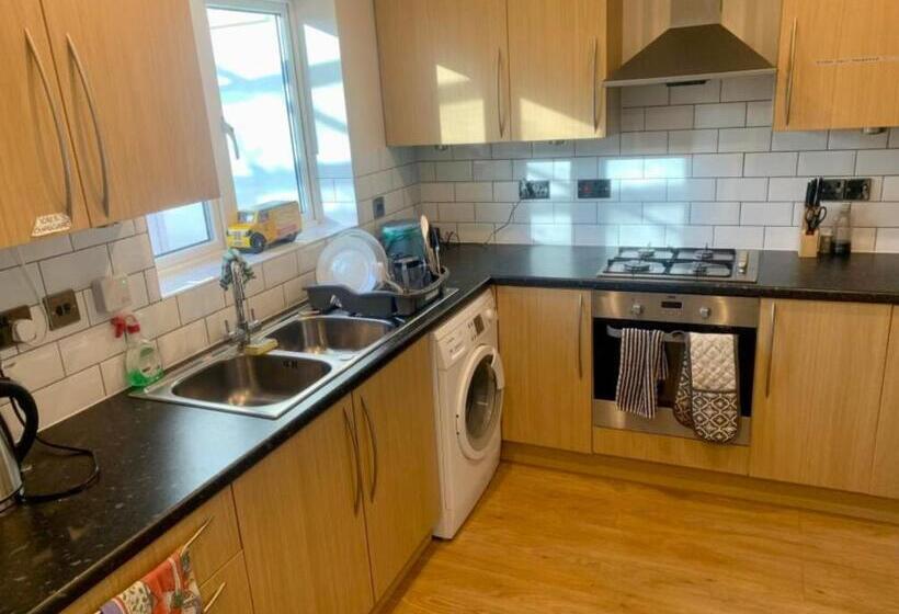 פנסיון Eagle Way Apartment