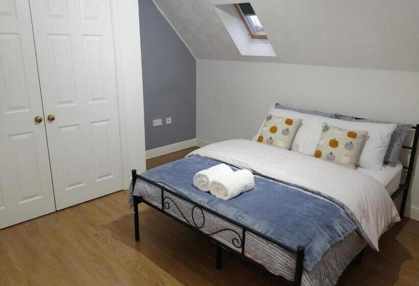 פנסיון Eagle Way Apartment