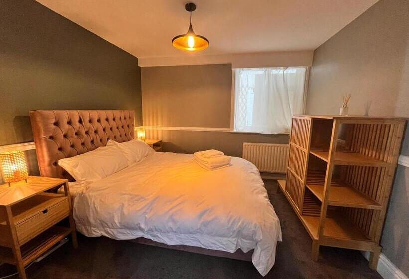 پانسیون Mossley Hill Retreat