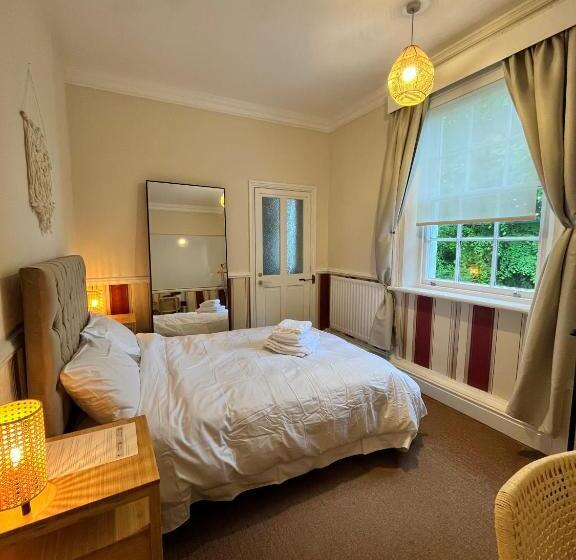 پانسیون Mossley Hill Retreat