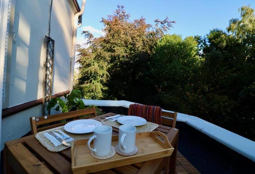 پانسیون Mossley Hill Retreat