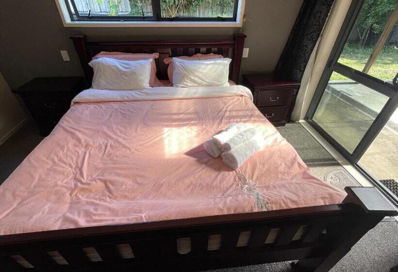 Pensionat Lovely Master Room With Private Bathroom