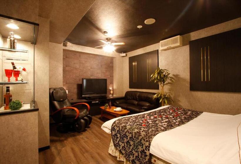 ホテル クワトロ