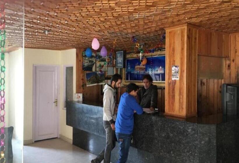 Bed and Breakfast Stayapart   Hotel Patnitop