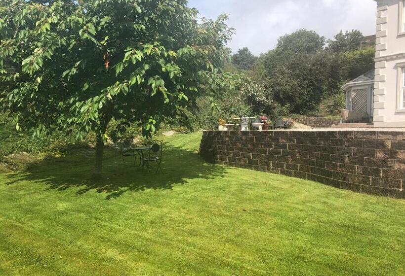 민박 Ten Beacon Hill