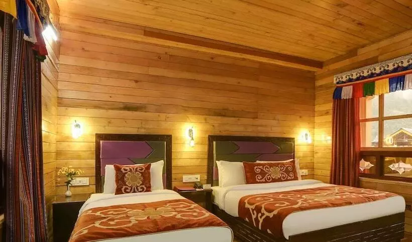 ホテル Summit Panghen Metok