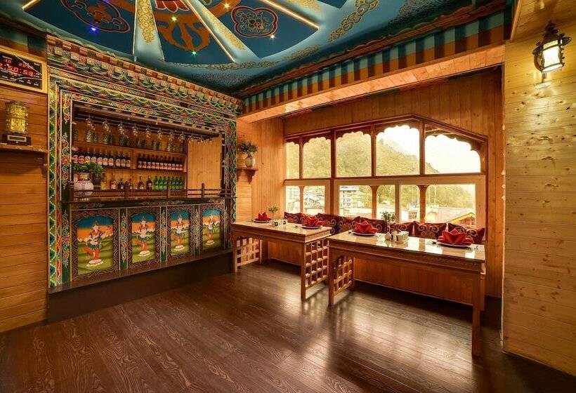 Hotel Summit Panghen Metok