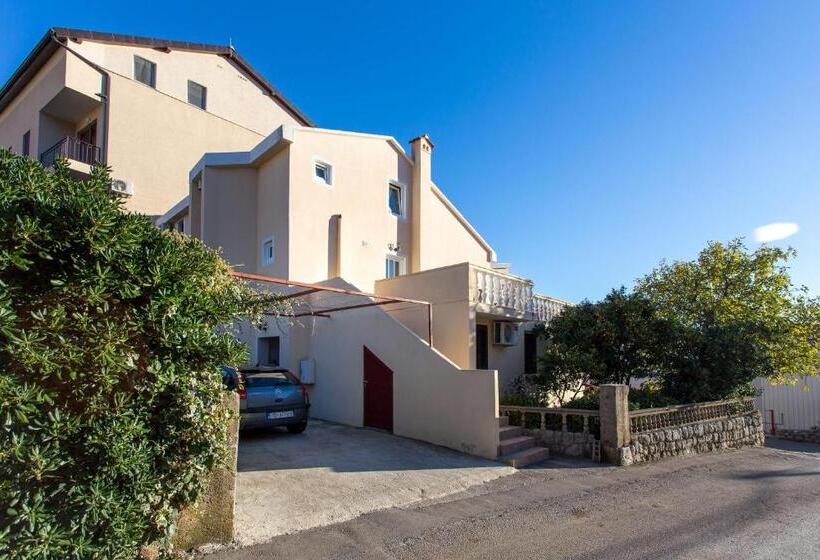 پانسیون Guest House Lotos