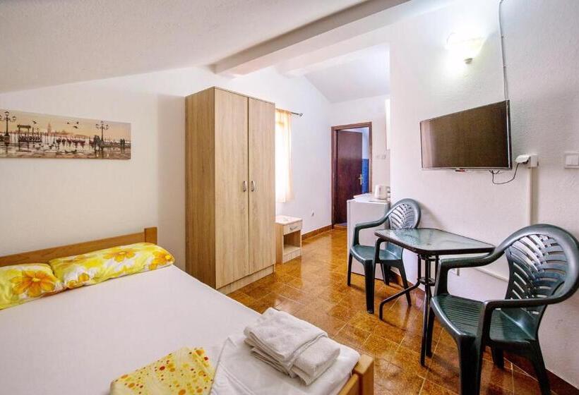 پانسیون Guest House Lotos