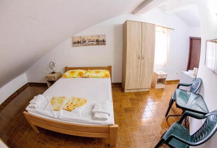 پانسیون Guest House Lotos