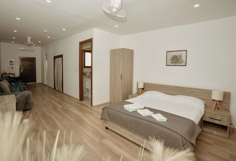 بنسيون Old Stone Boutique Hotel   North Cyprus