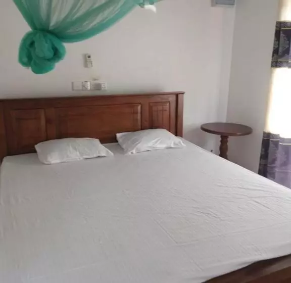 ペンション Sujith Guesthouse