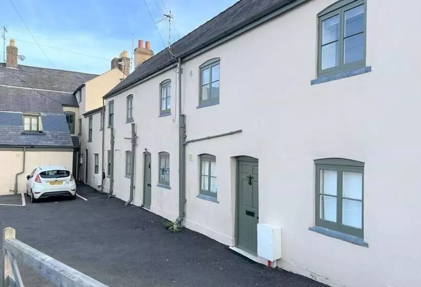 1 Bed Adore Cottage   Bwthyn Bach Addawol