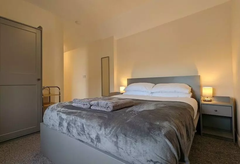 1 Bed Adore Cottage   Bwthyn Bach Addawol