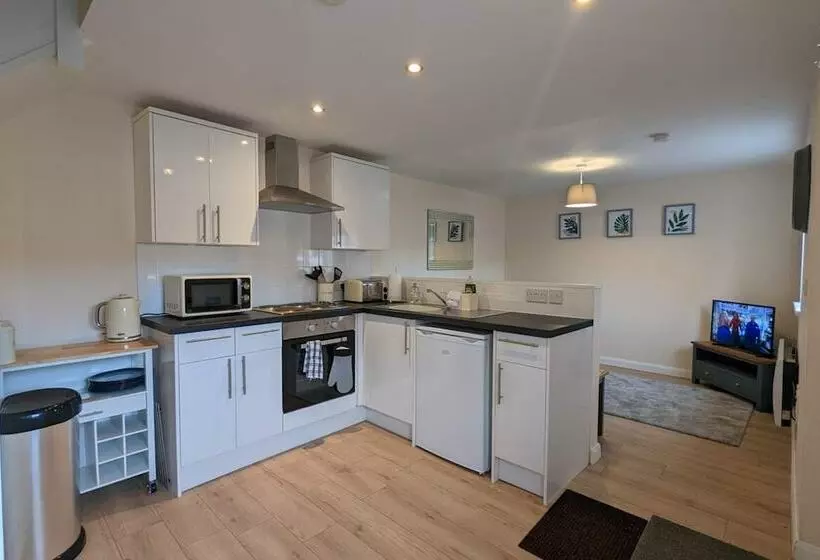 1 Bed Adore Cottage   Bwthyn Bach Addawol