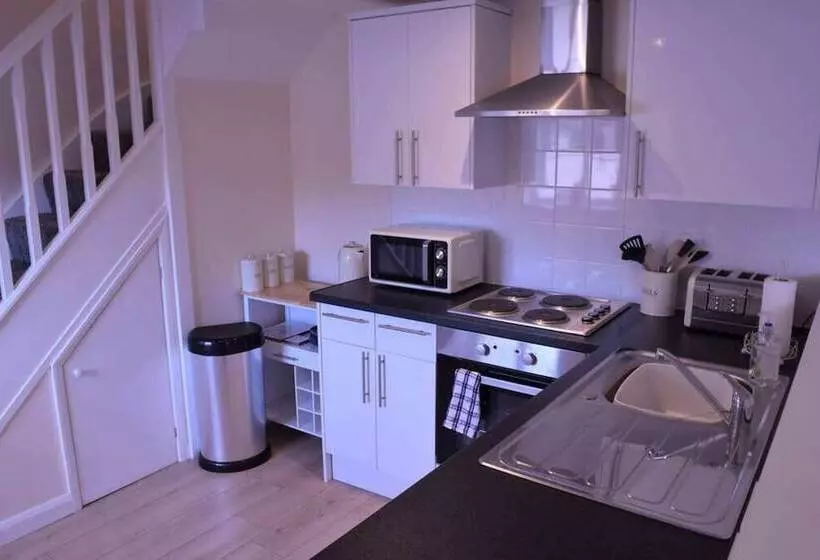 1 Bed Adore Cottage   Bwthyn Bach Addawol