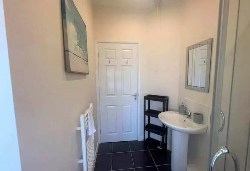 1 Bed Adore Cottage   Bwthyn Bach Addawol