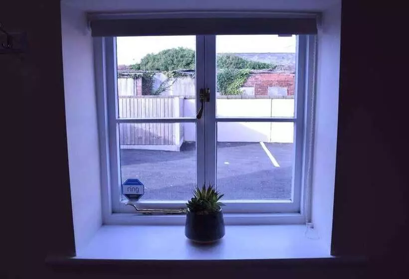 1 Bed Adore Cottage   Bwthyn Bach Addawol