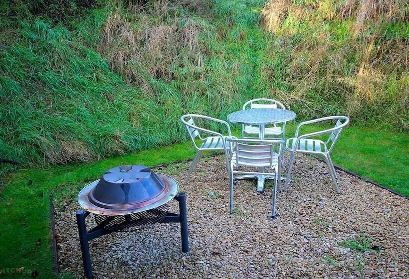 Beautiful Twin Glamping Pod In Salisbury