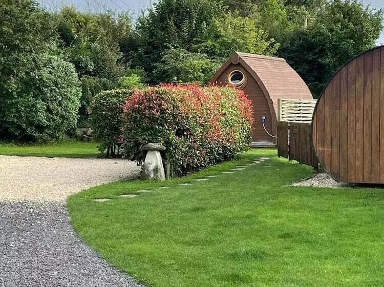 Beautiful Twin Glamping Pod In Salisbury