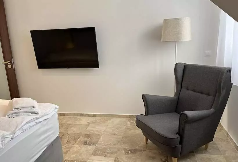 Aamiaismajoitus (B&B) Separé V Zahradě