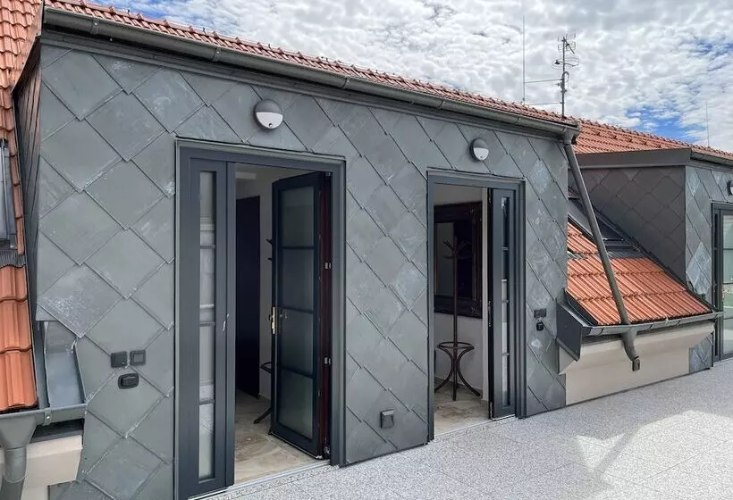 Aamiaismajoitus (B&B) Separé V Zahradě