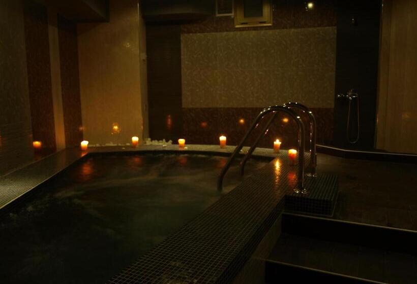 Chateau Rond Boutique Hotel & Spa