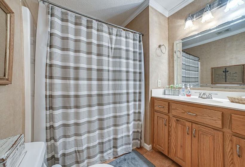 Clarksville Home W/ Porch & Fishing Pond Access!