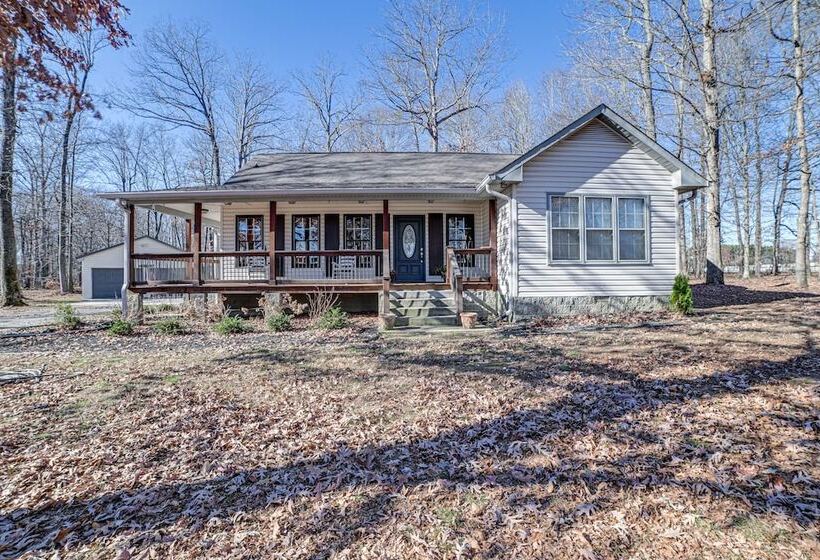 Clarksville Home W/ Porch & Fishing Pond Access!