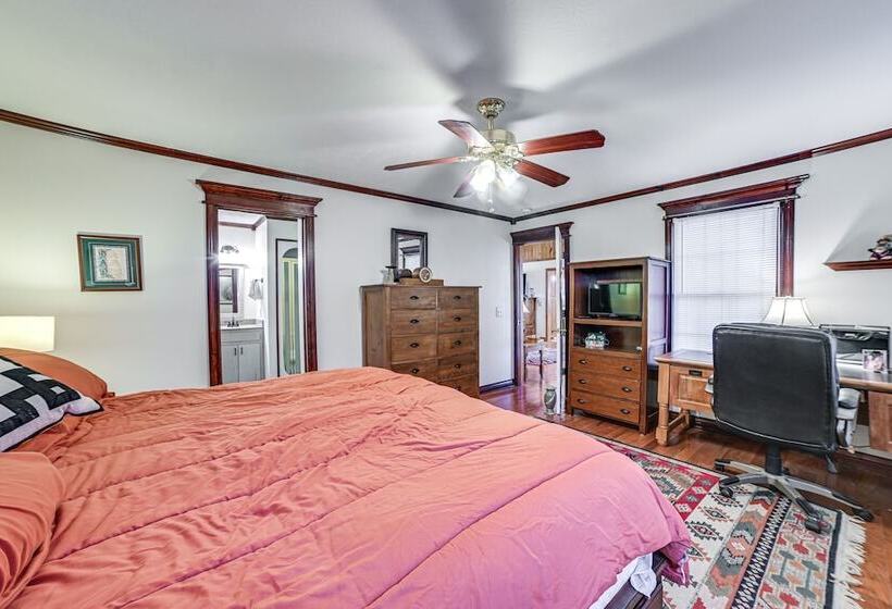 Clarksville Home W/ Porch & Fishing Pond Access!