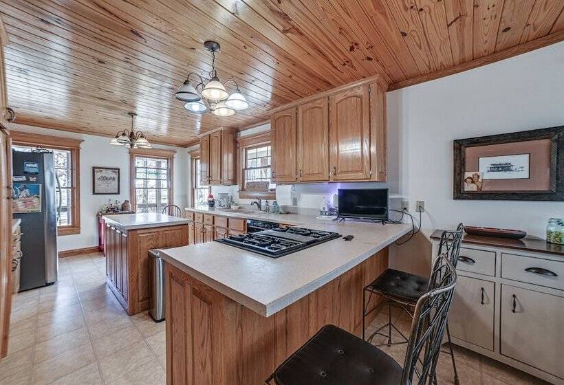 Clarksville Home W/ Porch & Fishing Pond Access!