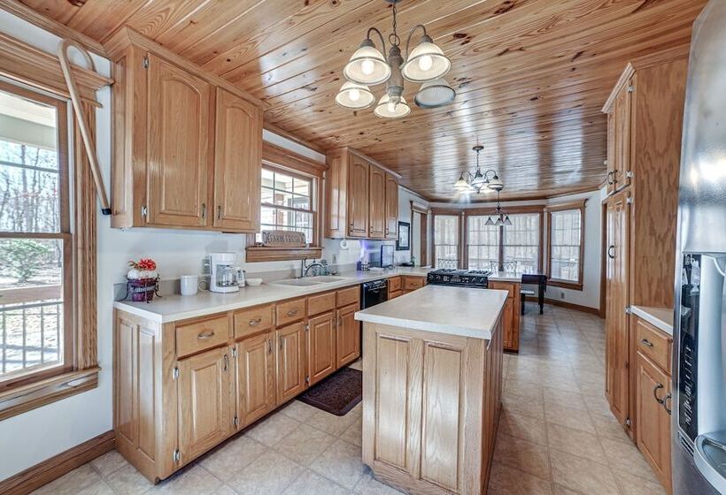 Clarksville Home W/ Porch & Fishing Pond Access!