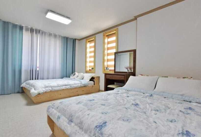 Goseong Hayanpado Pension