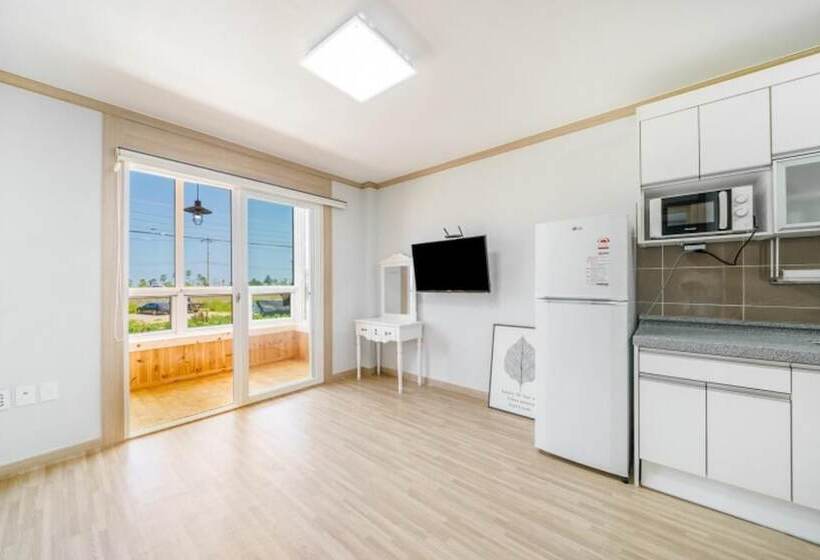 Goseong Hayanpado Pension