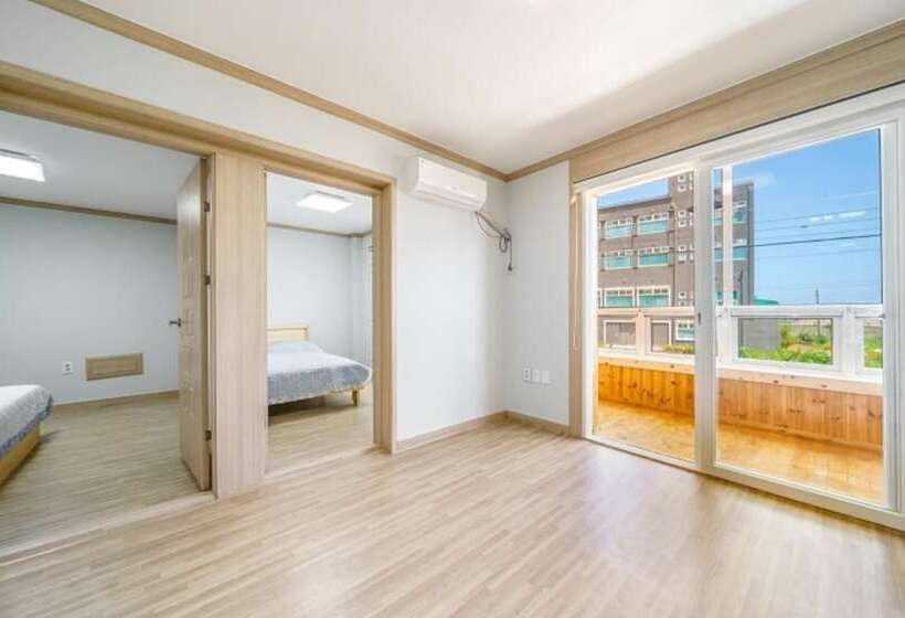 Goseong Hayanpado Pension