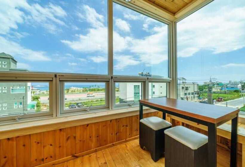 Goseong Hayanpado Pension