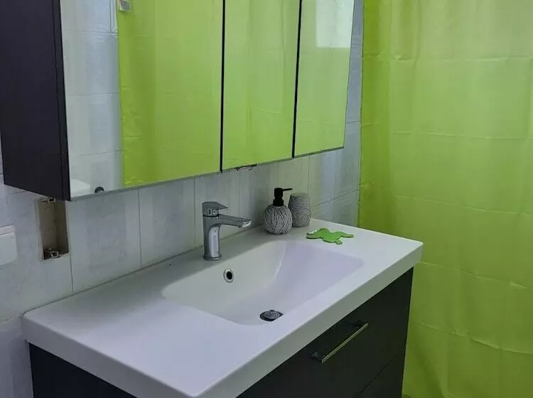 簡易ホテル Black Fig