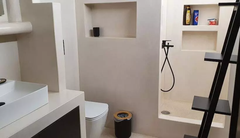 簡易ホテル Black Fig