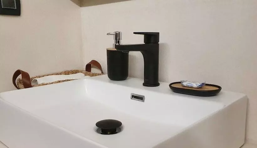 簡易ホテル Black Fig