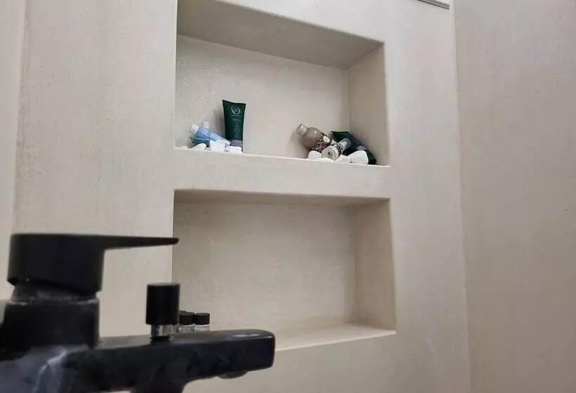 簡易ホテル Black Fig