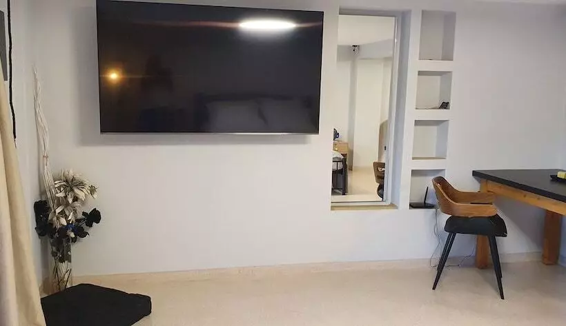 簡易ホテル Black Fig