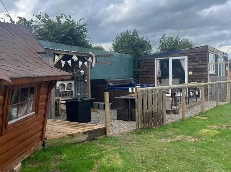 Hotelli Bridie Rose   Hot Tub Extra Charge Exotic Animals