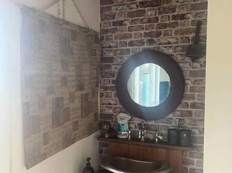 Hotelli Bridie Rose   Hot Tub Extra Charge Exotic Animals