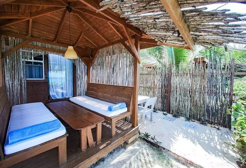 هتل Conch Beach Cabins   Rumbus Beach